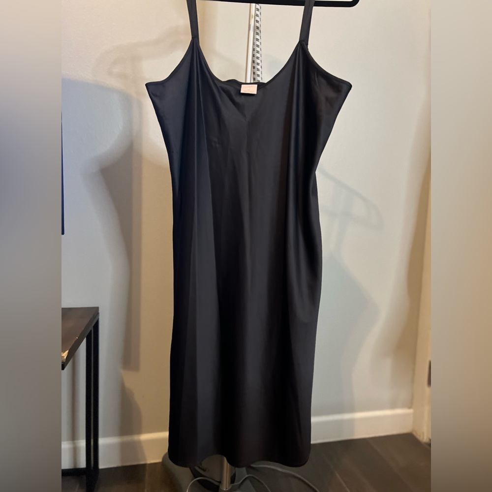Cabernet Intimates & Sleepwear Black Size XL